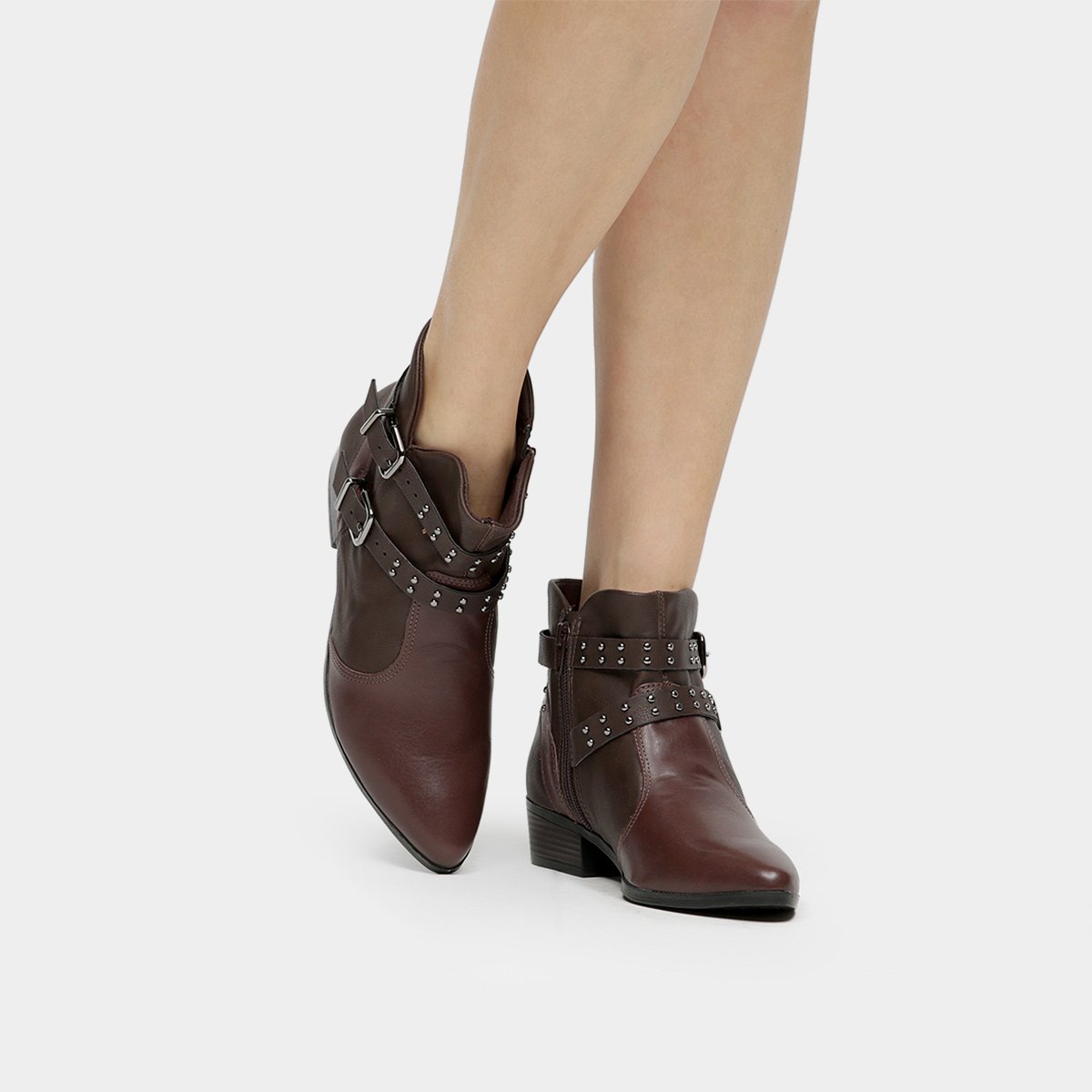 bota cano curto com tachinhas